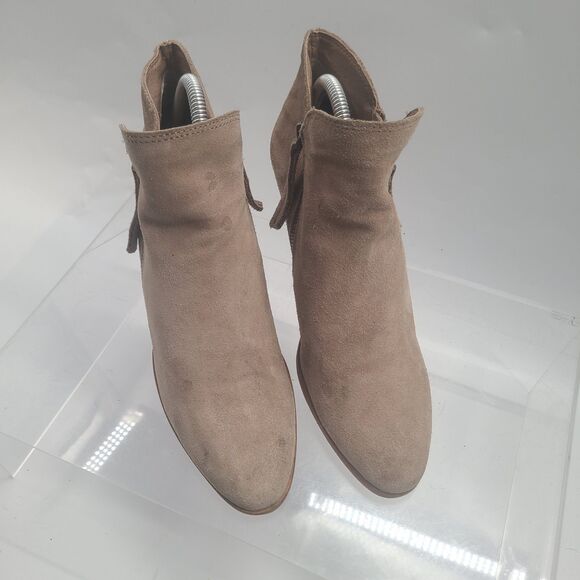 Dolce Vita Womens SZ 10 Beige Suede Block Heel Side Zip Ankle Bootie Shoes - Picture 1 of 11